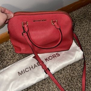 Michael Kors purse, great condition!!! Hardly used, comes with dust cover